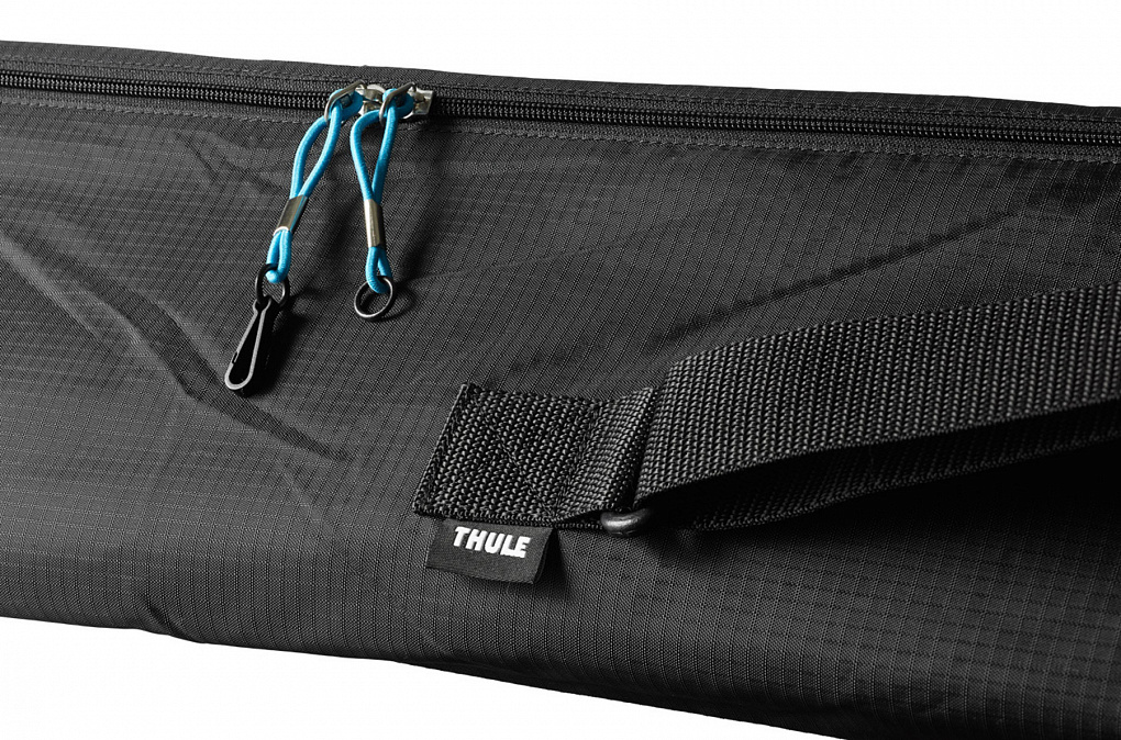 Имеются двойные молнии для использования вместе с Thule SkiClick 7291.